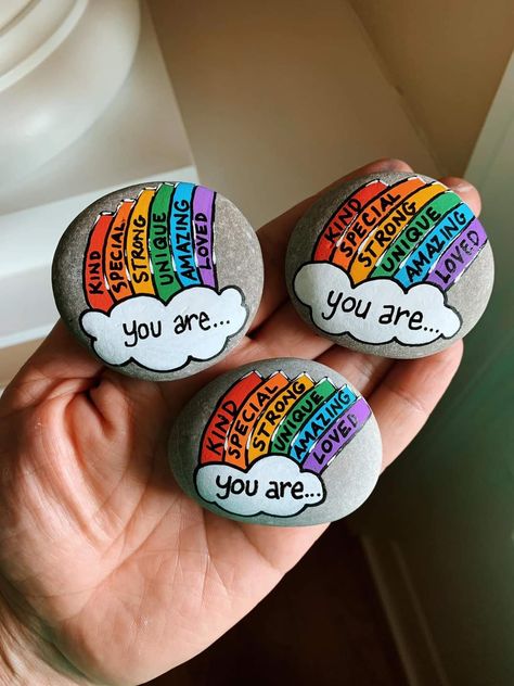 Inspirational Rocks, Garden Rock Art, Diy Rock Art, Stone Art Painting, Painted Rocks Kids, Posca Art, Painting Ideas Easy, Painted Rocks Craft, Happy Stones