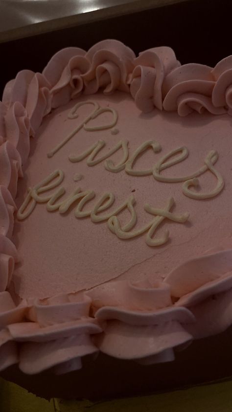 birthday cake Pisces Birthday Captions, Pisces Szn Cake, Pisces Cake Ideas, Pisces Birthday Cake, Pisces Cake, Pisces Wallpaper, Pisces Szn, Birthday Pisces, Twenty Fine