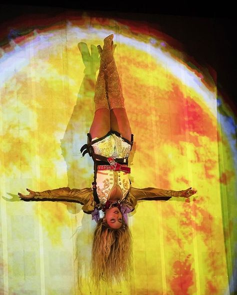 #Beyonce performed #6Inch last night while hanging upside down #FORMATIONWorldTour #NewJersey 👑 Vids ➡️ 6 Inch Beyonce, Beyonce Formation Tour, Beyoncé Hot, Beyonce Beyhive, Formation Tour, The Formation World Tour, Alien Superstar, Formation World Tour, Beyonce Formation