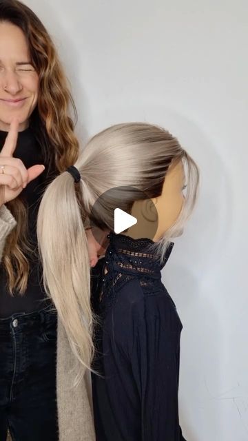 Daily Hair Tutorials 💇‍♀️ on Instagram: "Save it for later 😍🥰
(By @sei.style ) 💕
.
.
#hairstyleideas #videohair #braidtutorial #hairtutorialvideo #hairvideotutorial #hairstyletutorial #braidoftheday #braidsofinstagram #hairglamvideos #tutorialhairdo #hairvideoshow #naturalhairtutorial #tutorialhair #cutehairstyles #marcbeauty #tutorialvideo #braidinglife #hairofinstgram #braidinspo #hairdecoration #hairstylevideo  #longhairstyles #hairspo" Server Hairstyles Restaurant, Perfect Ponytail Tutorial, Half Up Half Down Bow, 4a Curly Hair, Server Hairstyles, Hair Jokes, Short Hair Updo Tutorial, Stylish Ponytail, Haircuts For Medium Length Hair