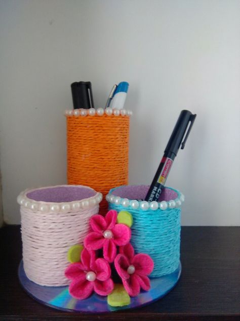 pencil stand handmade Pen Stand Diy Handmade, Pencil Stand Craft, Pen Stand Ideas Handmade, Pencil Stand Diy, Pencil Cup Diy, Pen Holder Diy, Pencil Stand, Diy Pencil Holder, Diy Popsicle Stick Crafts