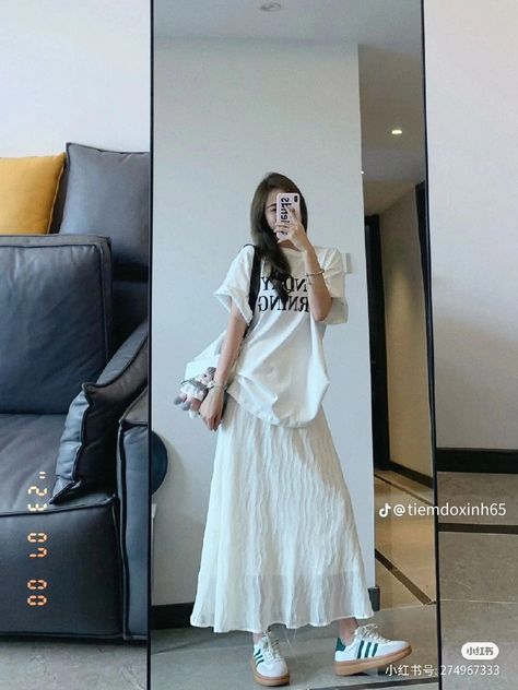 Long Skirt Casual Outfit Summer, Long Skirt Korean Outfit, Long Skirt Outfits Korean, Modest Girly Outfits, White Skirt Outfits, Waist Slimmer, Rok Outfit, Modesty Outfits, Long Skirt Outfits