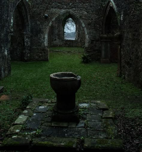 Stone Building, Castle Ruins, 다크 판타지, Old Church, Old Stone, Old Building, Abandoned Buildings, Magical Places, Nature Aesthetic