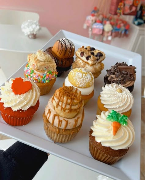 Seasonal Cupcakes, Bakery Cupcakes, Midnight Munchies, Unique Cupcakes, Cupcake Cake Designs, Gourmet Cupcakes, Cupcake Flavors, Baking Inspiration, Delicacy Food