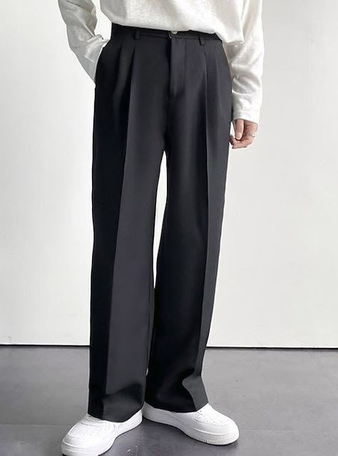 Pleated Trousers Outfit Casual, Straight Leg Pants Men Outfit, Straight Leg Mens Pants, Men’s Pleated Trousers, Mens Straight Pants, Classic Trousers Man, Loose Dress Pants Men, Men's Wide Leg Pants, Pleated Wide Pants Men