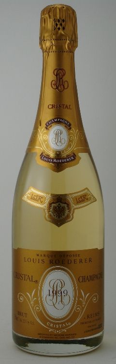 French Champagne | Always provide your guests with champagne as well as tea. It lifts the guests. Cristal Champagne, Champagne Gifts, Best Champagne, Wine Top, Crystal Champagne, Oui Oui, Adult Drinks, Sparkling Wine, Wine Label