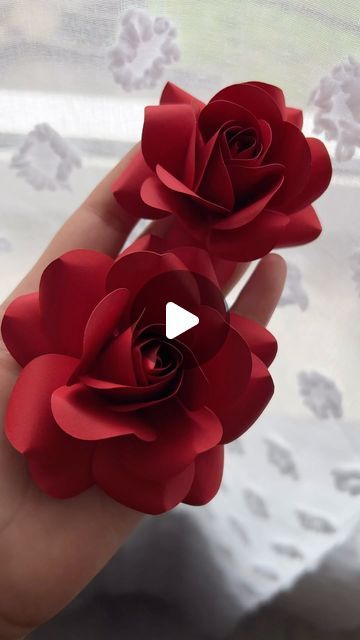 𝓓𝓮𝓼𝓲𝓻𝓮𝓑𝓵𝓾𝓶𝓮𝓷 🌸𝓹𝓪𝓹𝓲𝓮𝓻𝓫𝓵𝓾𝓶𝓮𝓷 on Instagram: "Mini rose Tutorial 🌹   #rose #flowers #paperflowers #tutorial #diy #handmade" Rose From Paper Diy, Diy Paper Roses Tutorial, Rose Flower With Paper, Diy Rose Flower Paper, How To Make A 3d Flower, Handmade Roses Paper, Rose Making Crafts Paper, Rose Flower Paper Craft, Rose Flower Making With Paper