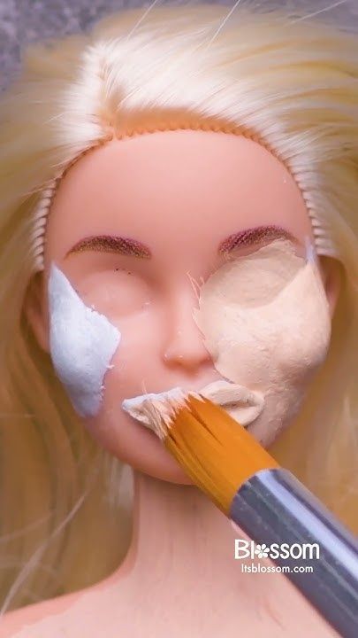 Watch us transform Barbie into Kim K final results! How To Repaint Barbie Face, How To Make Barbie Things, Diy For Barbie, Paper Dolls Diy Templates, Realistic Barbie Dolls, Crafts For Dolls Barbie, How To Make Barbie Clothes, Paper Dolls Diy Crafts, Horror Dolls Diy