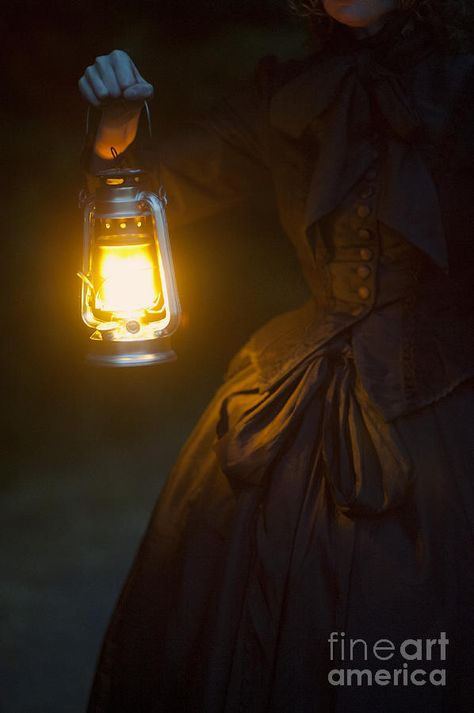 Lantern Aesthetic, Stalking Jack The Ripper, Victorian Aesthetic, Jack The Ripper, Airbrush Art, Victorian Women, Jane Eyre, Story Inspiration, 그림 그리기