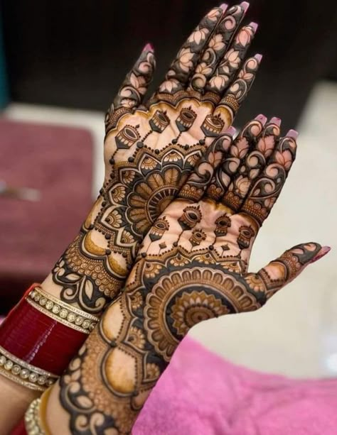 Latest Mehndi Designs Wedding, Front Mehndi, Front Mehndi Design, Modern Mehndi, Full Mehndi, Mehndi Designs Bridal, Bridal Mehendi Designs Hands, Mehndi Designs Bridal Hands, Mehndi Design Pictures