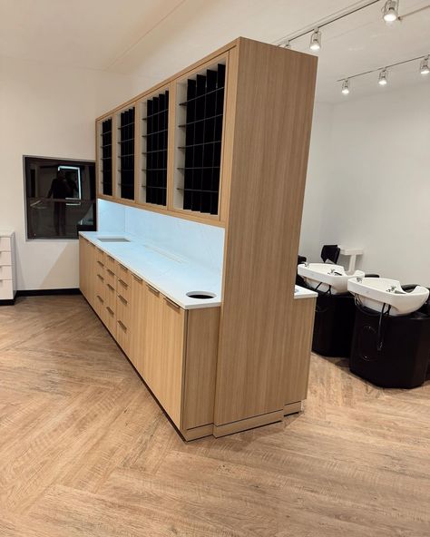 So, so proud of this custom built color bar and shampoo bar. ✨Looking for the perfect custom addition to your salon? DM us today to start your project! #modernsalon #salontoday #hairdresser #hairstylist #hairbrained #behindthechair #dsmdesigns #interiordesign #saloninterior #salondecor #salonlife #salongoals #hairsalondecor #salonequipment #saloninspo #saloninspiration #salonstyle #salon #beautysalon #salonspa #salonfurniture #discoverunder20k #stylist #americansalon #discoverunder50k #salo... Custom Salon Stations, Open Color Bar Salon, Hair Salon Colour Bar, Diy Double Sided Salon Station, Color Bar Ideas Salon, Salon Color Bar Ideas Storage, Hairdresser Salon Design Interior, Salon Back Bar Ideas, Blow Dry Bar Ideas Salons