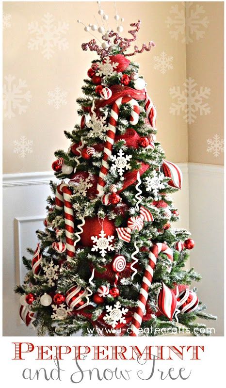 Peppermint Christmas Tree theme - classic!! Amazing Christmas Trees, Christmas Tree Decorated, Christmas Tree With Snow, Candy Cane Christmas Tree, Christmas Tree Decorating Themes, Peppermint Christmas, O Christmas Tree, Christmas Tree Inspiration, Tree Themes