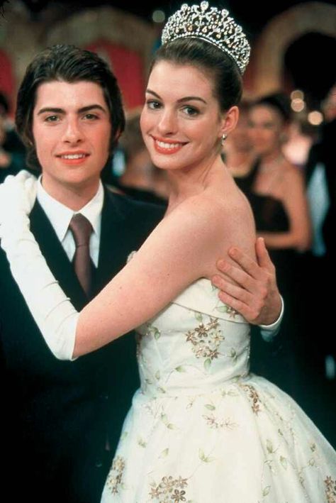 Michael Moscovitz and Mia. ! (Fictionally speaking !) Princess Diaries Quotes, Princess Diaries 1, Erik Von Detten, Princess Of Genovia, Princes Diaries, Princesa Anne, The Princess Diaries 2001, Robert Schwartzman, Mia Thermopolis