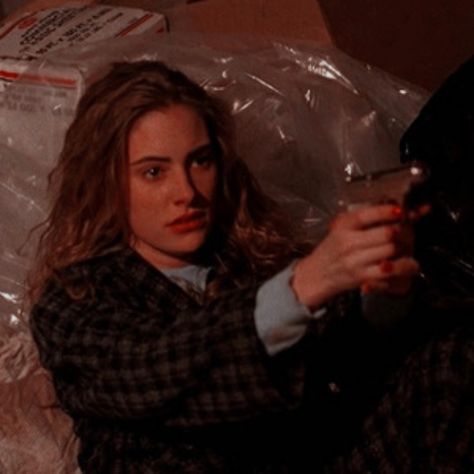 Shelly Johnson Aesthetic, Twin Peaks Women, Twin Peaks Profile Picture, Shelly Johnson Twin Peaks, Shelly Twin Peaks, Creek Comic, Shelly Johnson, Slasher Oc, Lana Winters