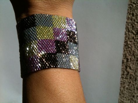 Colorful Bead Bracelets, Embroidered Bracelet, Grunge Accessories, Bracelet Miyuki, Diy Jewelry Unique, Beading Jewelery, Beaded Jewlery, Beaded Cuff Bracelet, Beads Bracelet Design