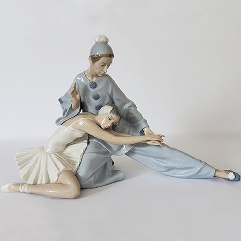 Porcelain Clown, Sculpture Decor, Lladro Porcelain, Lladro Figurines, Carnival Circus, Three Brothers, Statue Sculpture, Applied Arts, Porcelain China