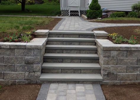 Retaining Wall Steps, Paver Steps, Backyard Retaining Walls, Retaining Wall Ideas, Garden Retaining Wall, Walkway Landscaping, Stone Retaining Wall, Front Walkway, Sloped Backyard