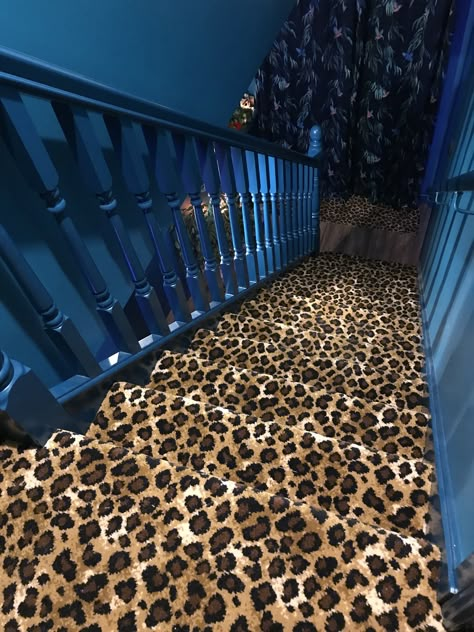 Cheetah Rug Living Room, Leopard Print Carpet On Stairs, Cheetah Print Bathroom, Leopard Bedroom, Leopard Carpet, Animal Print Bathroom, Animal Print Rooms, Leopard Aesthetic, 80s Interior Design