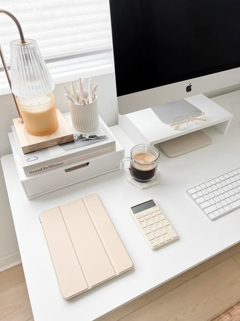 Office Table Decor Workspaces, Work Desk Decor Ideas Office, Neutral Office Ideas, Desk Inspiration Aesthetic, Work Space Aesthetic, Office Inspo Aesthetic, Amazon Office Decor, Aesthetic Office Space, Office Desk Organization Ideas