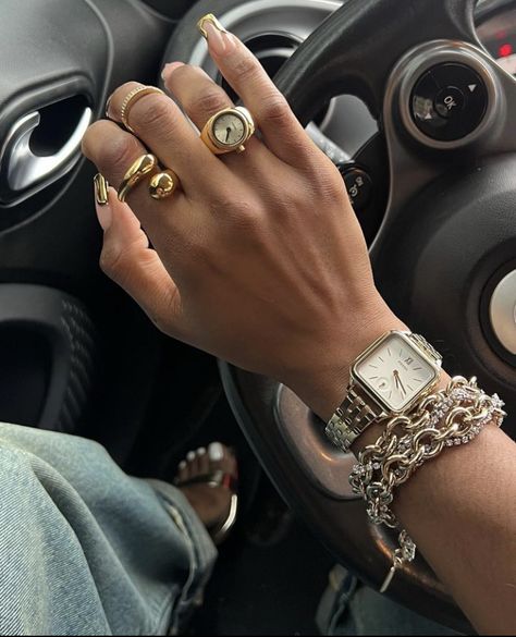 Hairstyles Coquette, Y2k Baddie Outfits, Watch Rings, Fit Accessories, Fossil Ring, Jersey Pink, Y2k Baddie, Dope Jewelry Accessories, Pink Streetwear