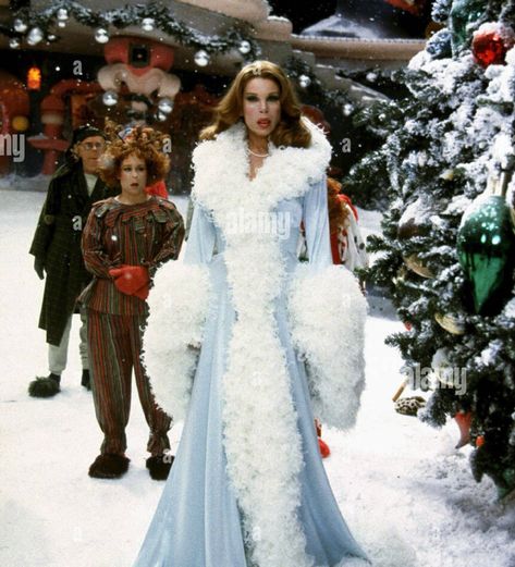 HOOD VOGUE is tired of poverty on Twitter: "It’s 60 degrees outside today… " The Grinch 2000, Martha May Whovier, Whoville Costumes, Martha May, Christine Baranski, Grinch Costumes, The Grinch Movie, Whoville Christmas, Grinch Who Stole Christmas