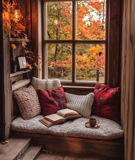 Nook Inspiration, Eclectic Interior Design, Fall Reading, Reading Nooks, Comfort And Joy, Cozy Reading Nook, Cozy Autumn, Eclectic Interior, Cozy Place