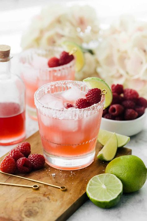 Raspberry Margarita Fruit Drink Recipes, Cucumber Gin Cocktail, Sparkling Water Drinks, Raspberry Margarita, Mojito Ingredients, Liquid Luck, Fruit Coffee, Margarita Ingredients, National Margarita Day