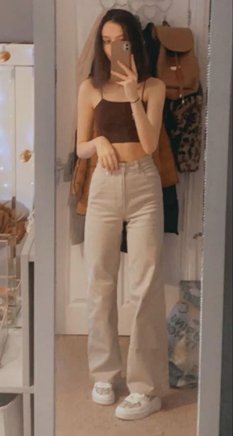 Brown Jeans Aesthetic, Jeans Top Outfit, Brown Baggy Jeans, Jean Top Outfits, High Waisted Jeans Outfit, Fashion Top Outfits, Casual School Outfits, Top Outfit, Fashion Attire