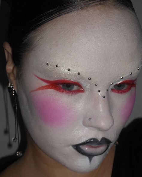 White Drag Makeup, Y2k Drag Makeup, Alternative Drag Makeup, Divine Makeup Drag, Gothic Editorial Makeup, Liquid Shadow, Alt Makeup, Diy Acrylic Nails, Make Up Inspo