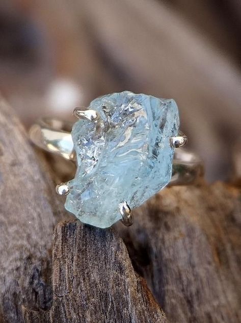 crystaljewelry Engagement Ring Non Traditional, Women Gold Chain, Necklace Women Gold, Silver Dog, Gold Chain Design, Raw Crystal Jewelry, Mexican Jewelry, Aquamarine Engagement Ring, Aquamarine Ring