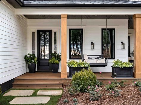 Transitional Porch Decor, Hgtv Smart Home 2022, Front Yard Porch, Porch Wood, House Front Porch, Exterior Houses, Porch Entry, Modern Farmhouse Exterior, White Exterior