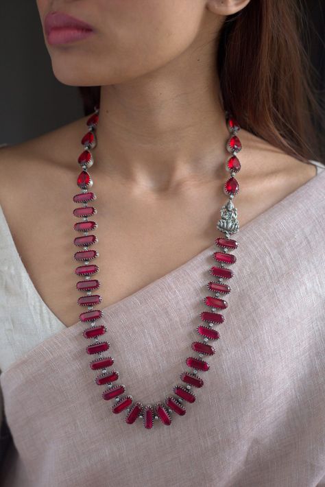 Ruby Red Stone Mop Chain From Prade Jewels • South India Jewels Ruby Necklace Designs, Ruby Chain, Red Stone Necklace, Toe Ring Designs, Indian Arts, Antique Necklaces Design, Antique Necklaces, Antique Silver Jewelry, Saree Blouses