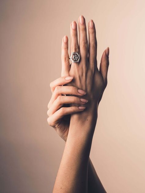 Beauty Fotografie, Jessica Mccormack, Ring Photography, Jewellery Photography Inspiration, Jewelry Product Shots, Creative Jewelry Photography, Jewelry Photography Styling, Hand Photography, Hand Photo