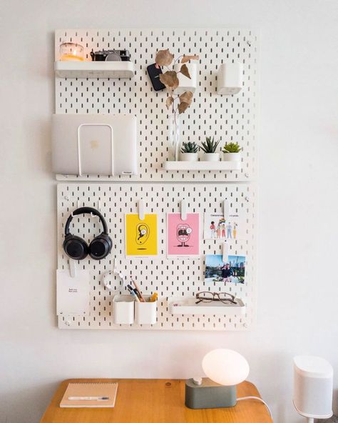 25 Best IKEA Pegboard Ideas and Hacks to DIY Ikea Pegboard Ideas, Skådis Ikea, Skadis Pegboard, Ikea Pegboard, Pegboard Ideas, Ikea Skadis, Ikea Office, Ikea Wall, Pegboard Organization