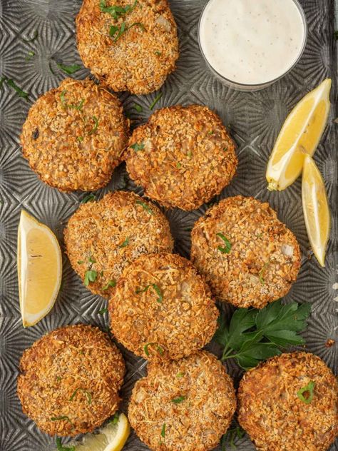 Tuna Fish Cakes, Air Fryer Seafood, Tuna Pasta Salad Recipes, How To Make Tuna, Salad And Fries, Starter Dishes, Ninja Foodie Recipes, Healthy Tuna Salad, Pantry Meals