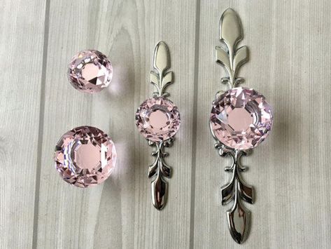 This Drawer Knobs & Pulls item by LynnsHardware has 591 favorites from Etsy shoppers. Ships from China. Listed on Jun 13, 2024 Bandeja Perfume, Chrome Pink, Pink Cabinets, Diy Knobs, Kitchen Cabinet Door Handles, Glass Dresser, Dresser Knob, Glass Door Knobs, Kitchen Cabinet Door