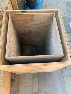 Diy Cement Planters How To Make, Cement Planters Diy Concrete Projects, Diy Concrete Look Planter, Making Cement Planters, Diy Large Cement Planters, Diy Concrete Pots For Plants, Diy Large Planter Boxes, How To Make Planters, Diy Concrete Planters How To Make