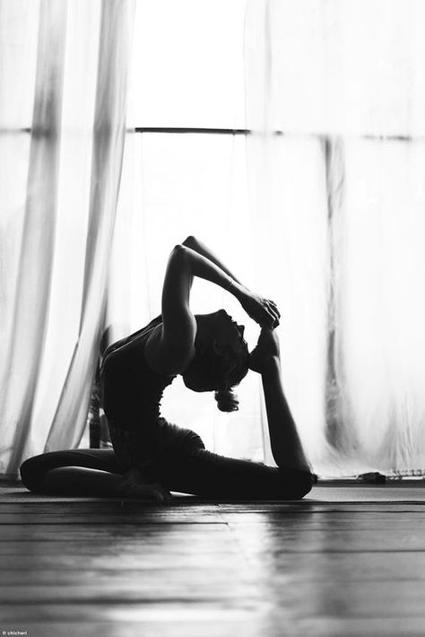 Yoga Foto's, Yoga Inspiration Photos, Photo Yoga, Yoga Poses Photography, Yoga Photoshoot, Yoga Inspo, Yoga Logo, Yoga Video, Yoga Pictures