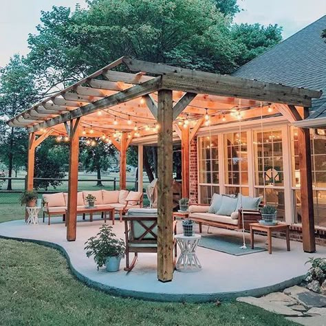 Design Per Patio, Diy Patio Ideas, Backyard Storage Sheds, Backyard Storage, Pergola Design, Cozy Patio, Budget Patio, Backyard Pergola, Back Yard Ideas