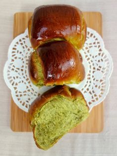 The Bake-a-nista: Matcha Hokkaido Milk Bread Matcha Milk Bread, Matcha Bread, Matcha Baking, Green Tea Dessert, Hokkaido Milk Bread, Matcha Pudding, Sweet Matcha, Matcha Green Tea Recipes, Matcha Milk