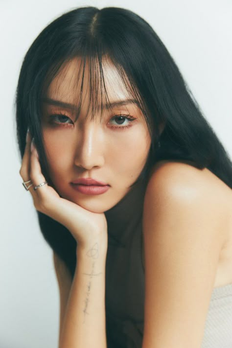 Hwasa Mamamoo, Hair Inspiration Long, Long Black Hair, Fashion Art Illustration, Instagram Photo Inspiration, Everyday Makeup, Fashion Photoshoot, Long Black, Makeup Inspo