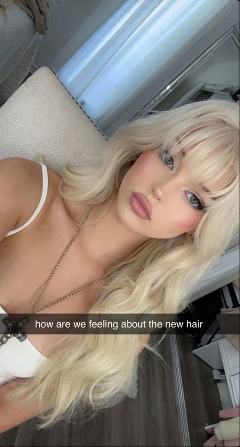 Short Grey Hairstyles, Grey Hair Colour, Silver Hair Short, Grey Hairstyles, Grey Blonde Hair, Gray Instagram, Grey Makeup, Instagram Storie, Grey Blonde