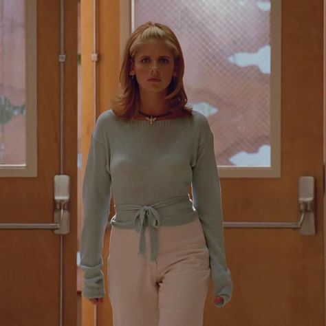 Buffy Summers Outfits, Vampire Slayer Aesthetic, Buffy The Vampire Slayer Aesthetic, Buffy Fashion, She's Literally Me, Buffy Outfits, Baby Blue Heels, Slayer Aesthetic, Hot Pink Leopard Print