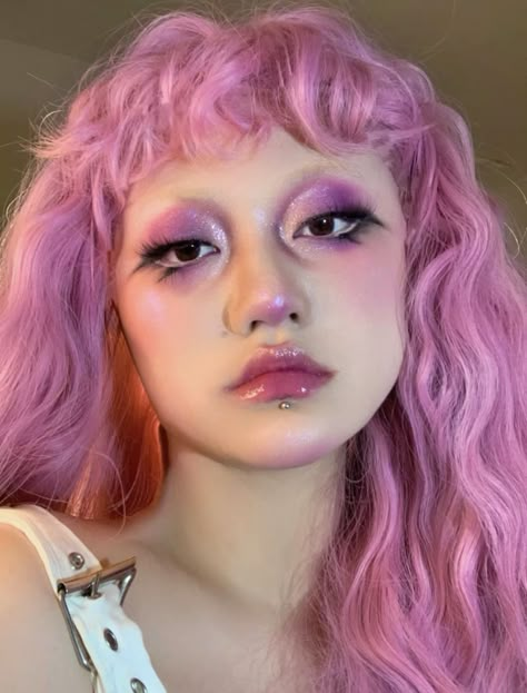 Pink Goth Makeup Ideas, Pink Makeup Looks Creative, Pink Aesthetic Makeup Looks, Purple Valentines Makeup, Cute Colorful Makeup Looks, Creative Pink Makeup, Purple Pink Eyeshadow Looks, Drag Makeup Inspiration, Pink Creative Makeup