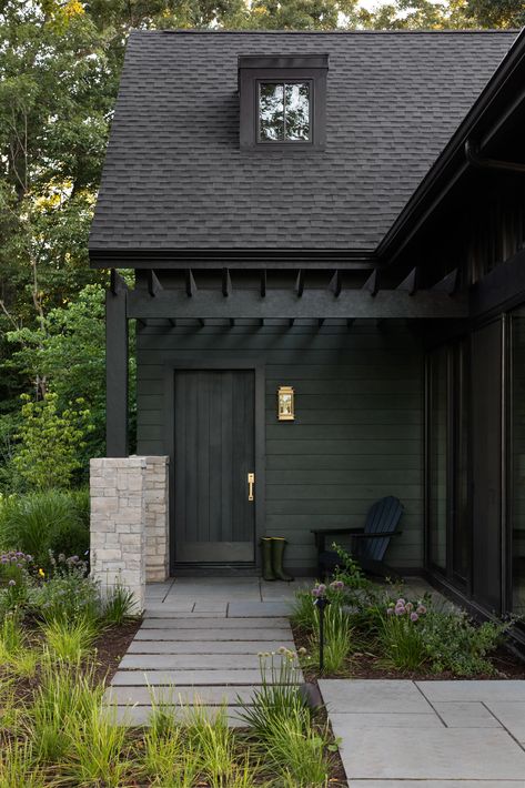 18 Exterior House Colors That Add Major Curb Appeal | Architectural Digest Black Ranch House Exterior, Green House Black Trim, Color Scheme Dark Green, All Black House Exterior, Dark Green Exterior House Colors, Dark Green House Exterior, Dark Green House, Dark Exterior House Colors, House Black Trim