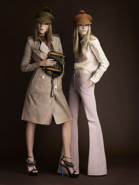 Burberry resort 2012... not usually a fan of the brand but kinda like this Cara Delevingne Fashion, First Date Dress, Charlotte Free, Leather Trench Coat Woman, Burberry Fashion, Burberry Style, Active Wear Dresses, Suede Trench Coat, Beige Trench Coat