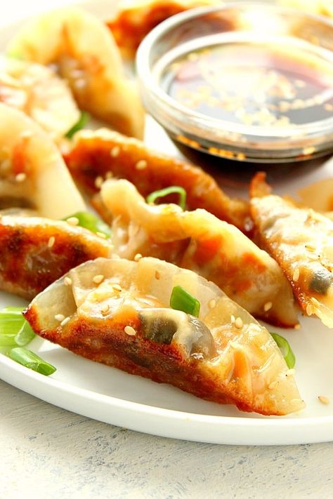 Veggie Dumplings Recipe, Veggie Potstickers, Vegetable Potstickers, Cabbage Dumplings, Vegetarian Dumpling, Pork Cabbage, Potstickers Recipe, Asian Dumplings, Vegetable Dumplings