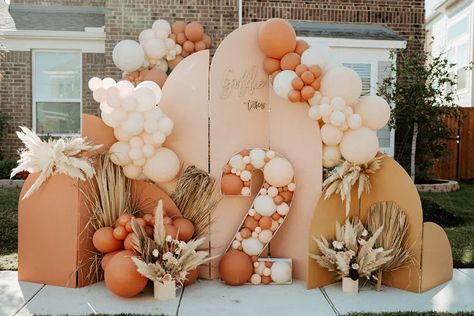 Diy Backdrop Stand, Boho Backdrop, Diy Photo Backdrop, Wooden Backdrops, Wood Backdrop, Wedding Wall Decorations, Background Diy, Arch Backdrop, Event Backdrop