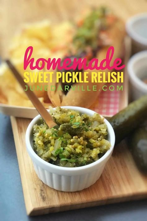 Try my homemade sweet pickle relish recipe... ready in just 5 minutes! This relish is a delicious topping for hot dogs, tacos or burgers! Sweet Pickle Relish Recipe, Sweet Pickles Homemade, Pickle Pizza Recipe, Pickle Relish Recipe, Seafood Appetizers Easy, Fermented Recipes, Sweet Pickle Relish, Fast Appetizers, Eating Seasonally