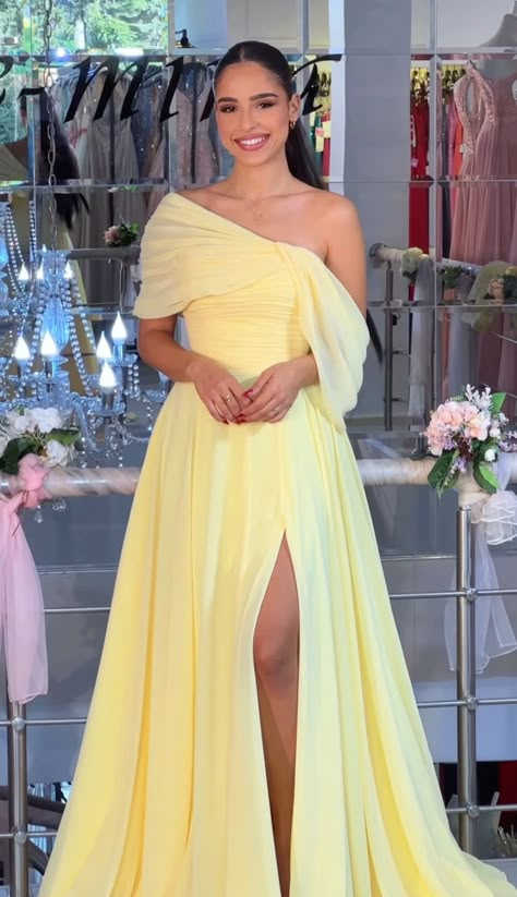 Long Sleeve Dress For Wedding Guest, Elegant Party Dresses Long, Principal Sponsor Dress For Wedding, Yellow Sparkly Dress, Blue Dress For Wedding Guest, Elegant Gold Dress, Long Yellow Dress, Yellow Evening Dresses, Robes Glamour